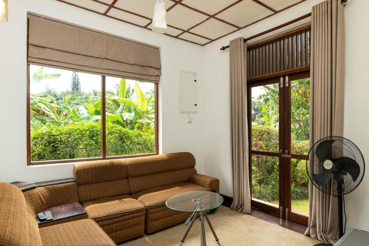 Surveyor'S Residence Bungalow Kandy Esterno foto