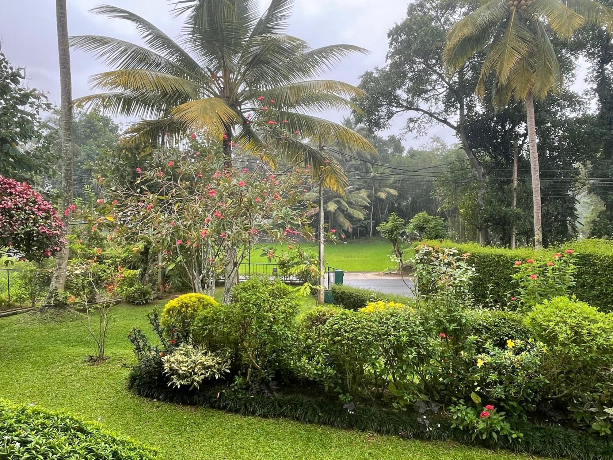 Surveyor'S Residence Bungalow Kandy Esterno foto