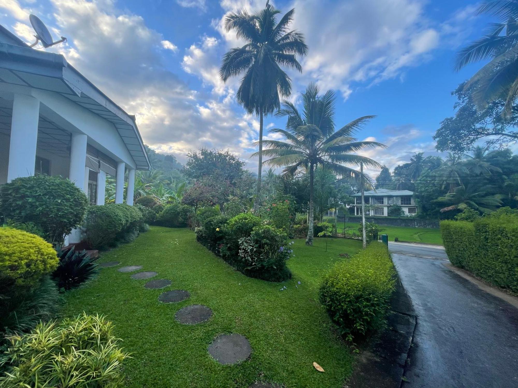 Surveyor'S Residence Bungalow Kandy Esterno foto
